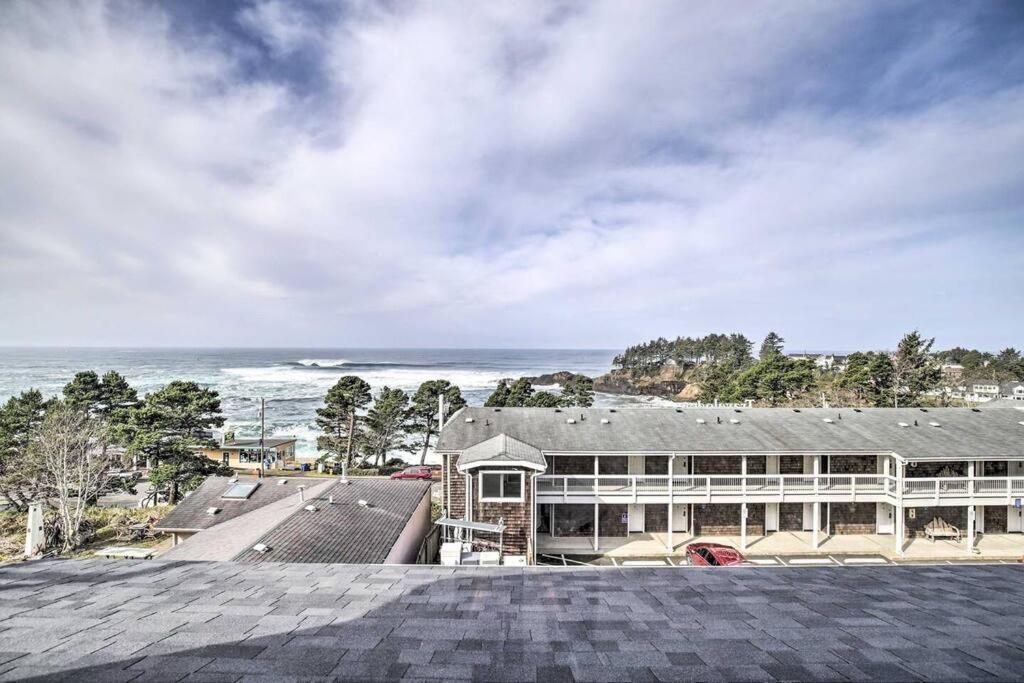 Modern Oregon Retreat W/ Deck, Hot Tub, Ocean View Depoe Bay Luaran gambar