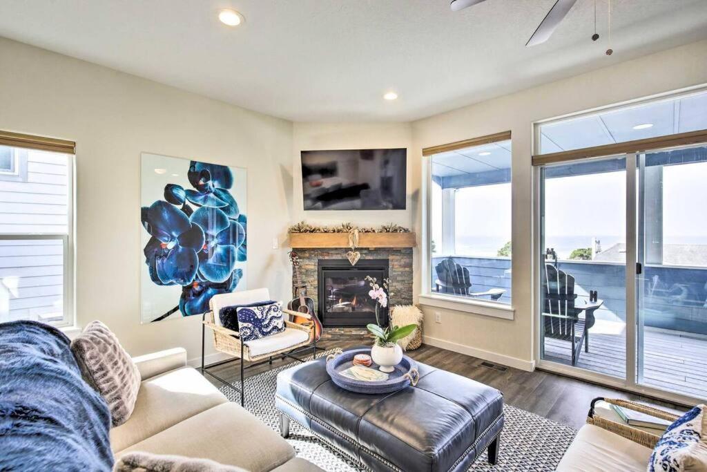 Modern Oregon Retreat W/ Deck, Hot Tub, Ocean View Depoe Bay Luaran gambar